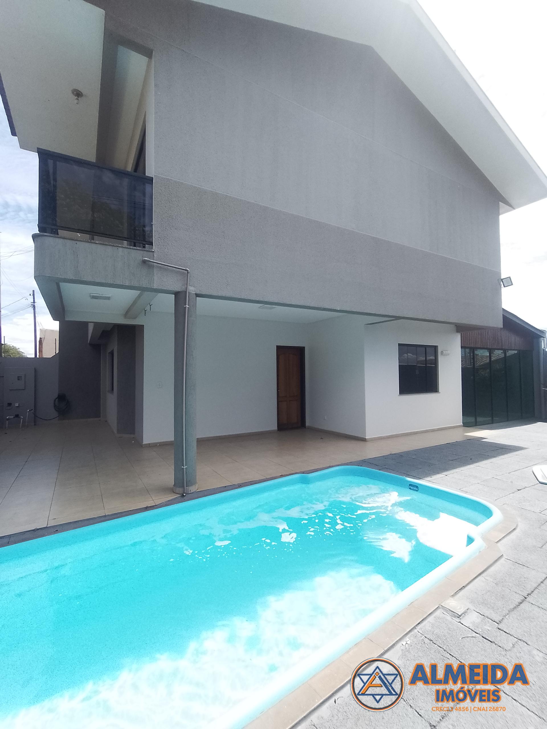 SOBRADO DE ESQUINA SEMI MOBILIADO NO BAIRRO NOVA CIDADE, COM PISCINA AQUECIDA