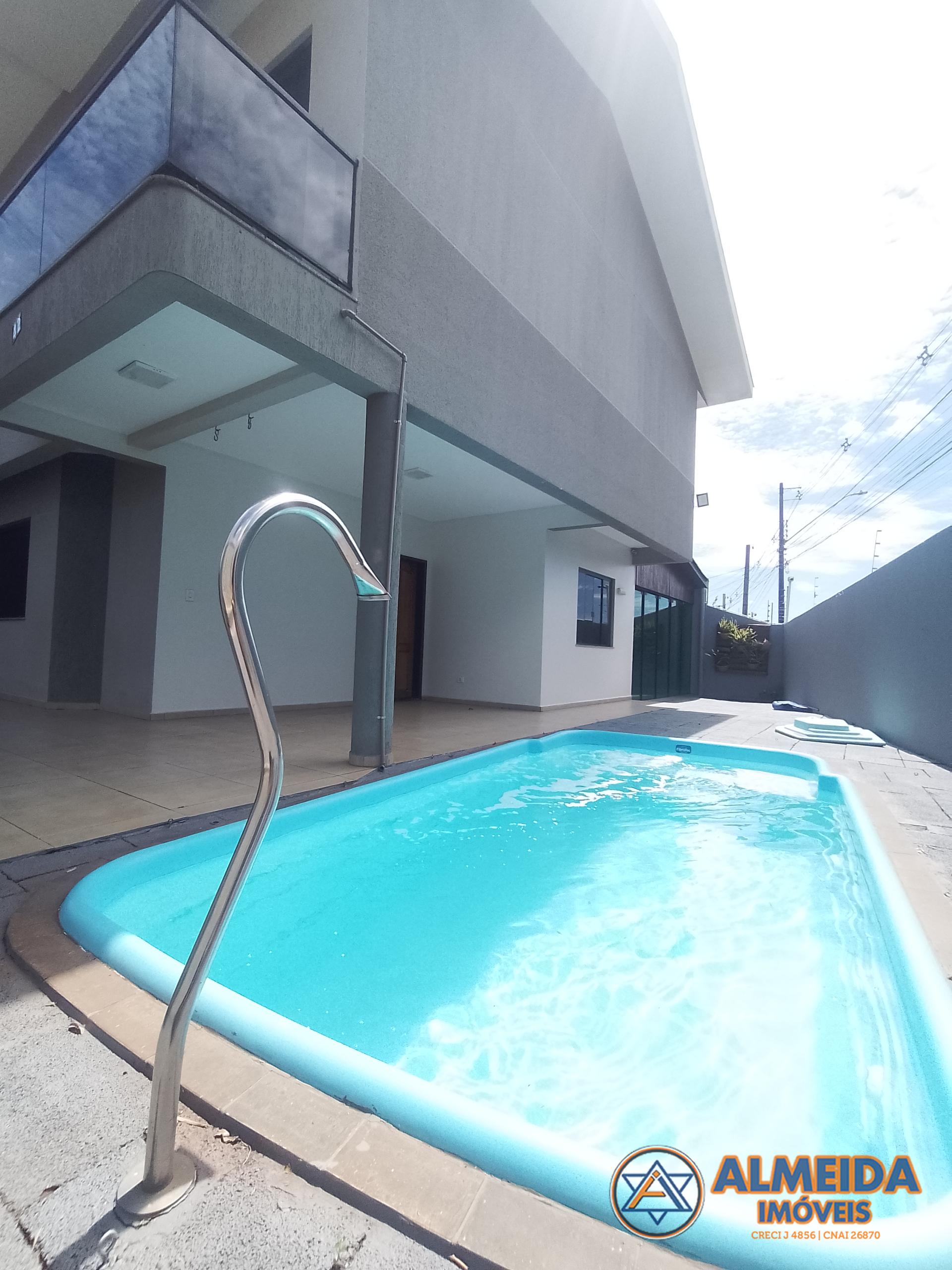 SOBRADO DE ESQUINA SEMI MOBILIADO NO BAIRRO NOVA CIDADE, COM PISCINA AQUECIDA