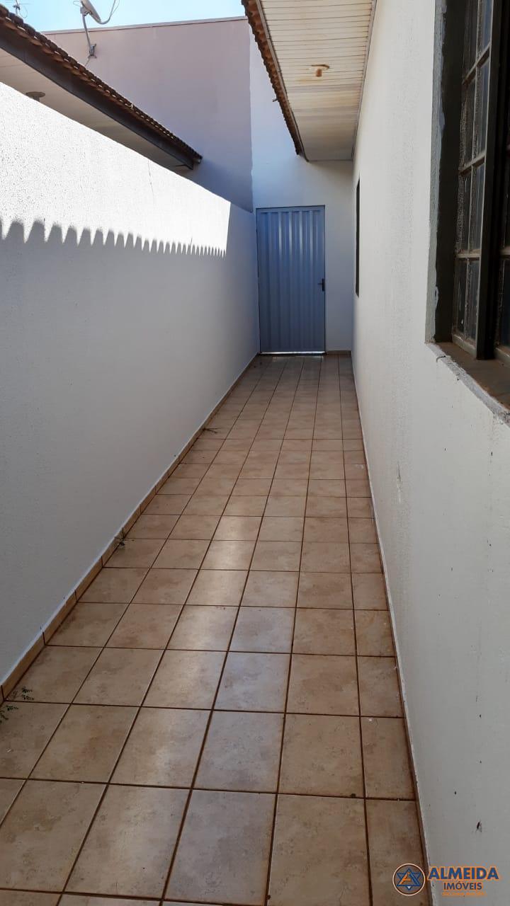 CASA COM SUITE   2 QUARTOS, AMPLA SOBRA DE TERRENO PRÓXIMO DA ...