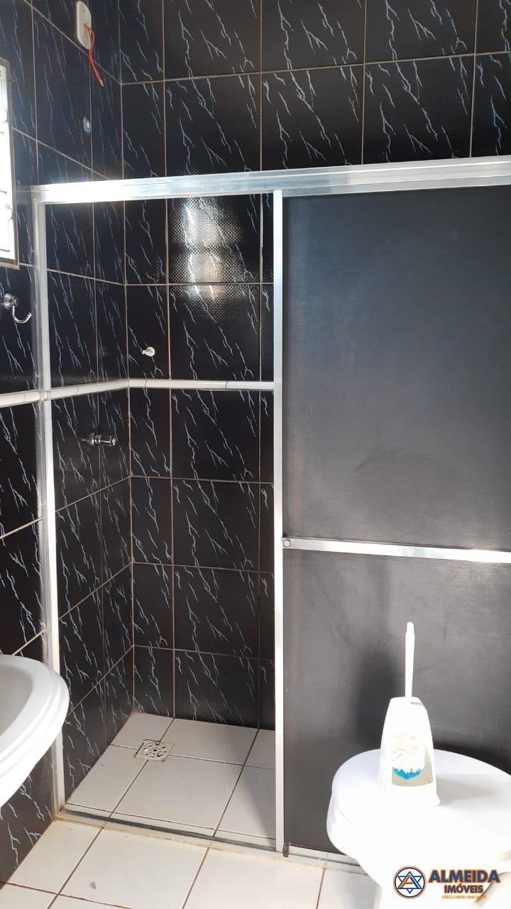 CASA COM SUITE 2 QUARTOS, AMPLA SOBRA DE TERRENO PRXIMO DA UOPECCAN