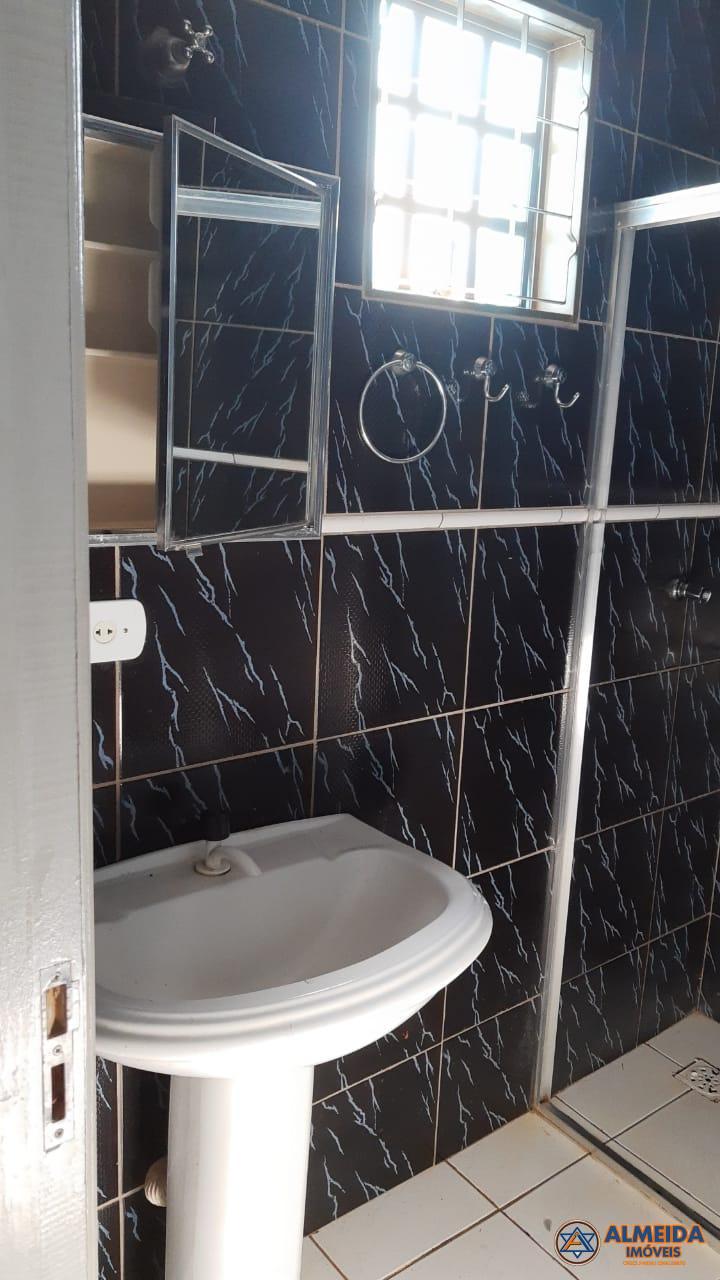 CASA COM SUITE 2 QUARTOS, AMPLA SOBRA DE TERRENO PRXIMO DA UOPECCAN