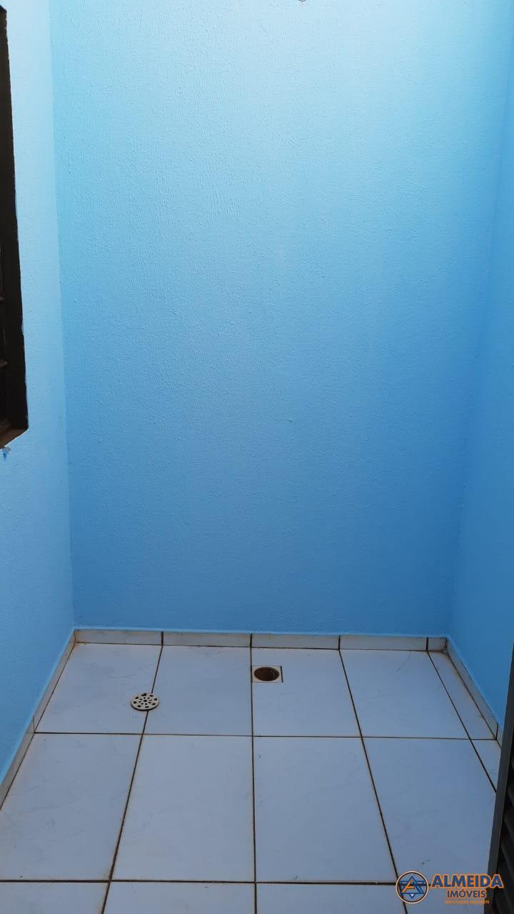 CASA COM SUITE 2 QUARTOS, AMPLA SOBRA DE TERRENO PRXIMO DA UOPECCAN