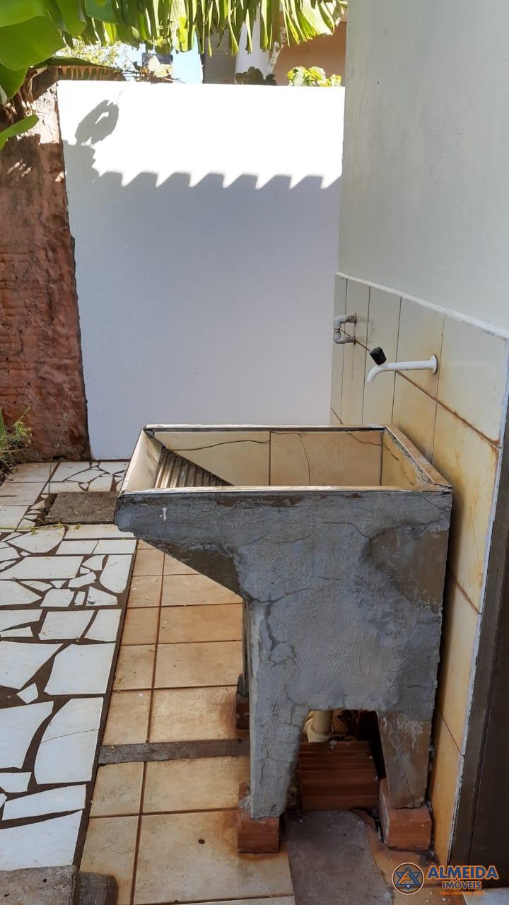 CASA COM SUITE 2 QUARTOS, AMPLA SOBRA DE TERRENO PRXIMO DA UOPECCAN