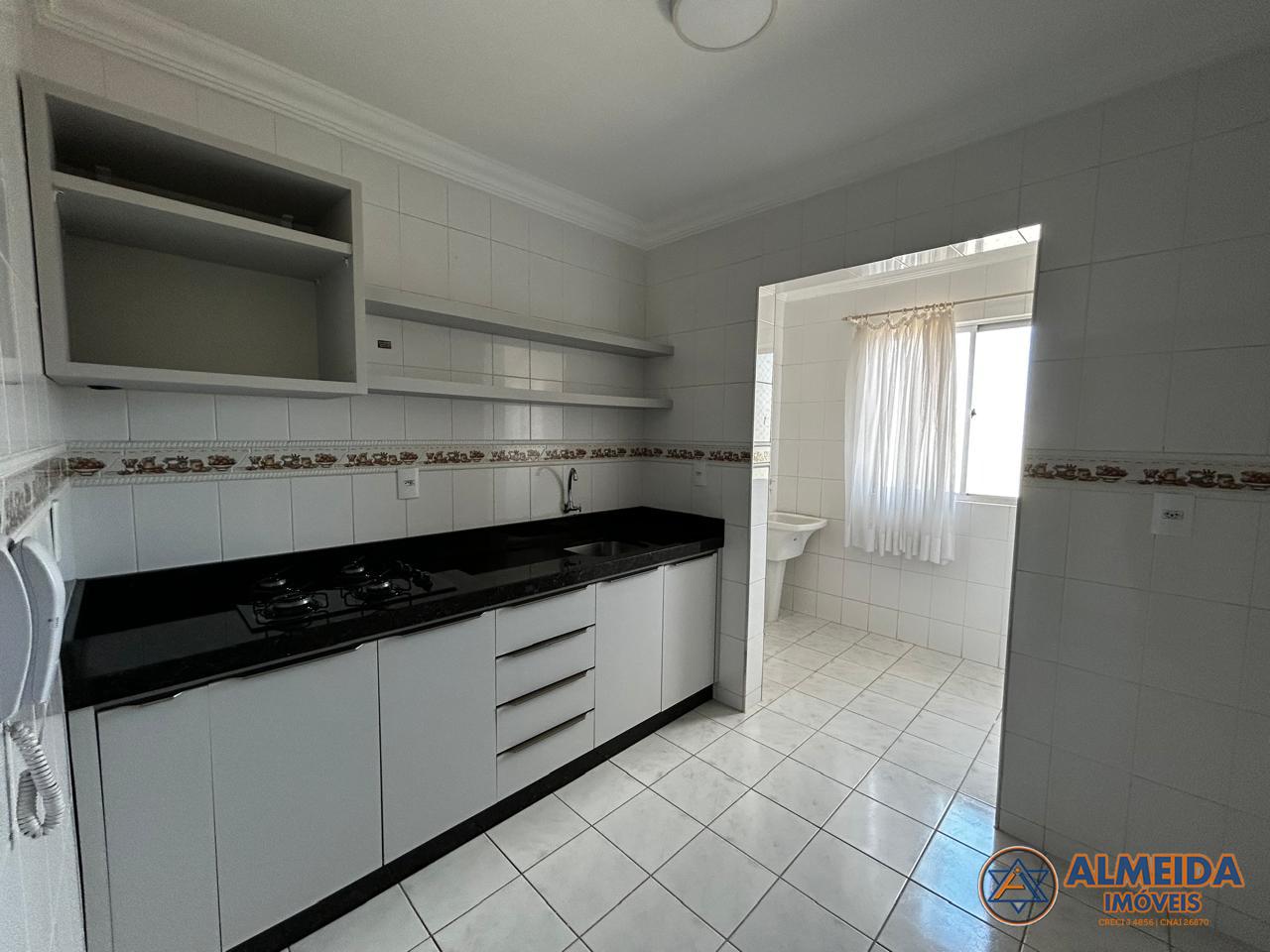 APTO SEMI MOBILIADO COM 3 QUARTOS PRÓXIMO DO COLÉGIO SANTA MARIA