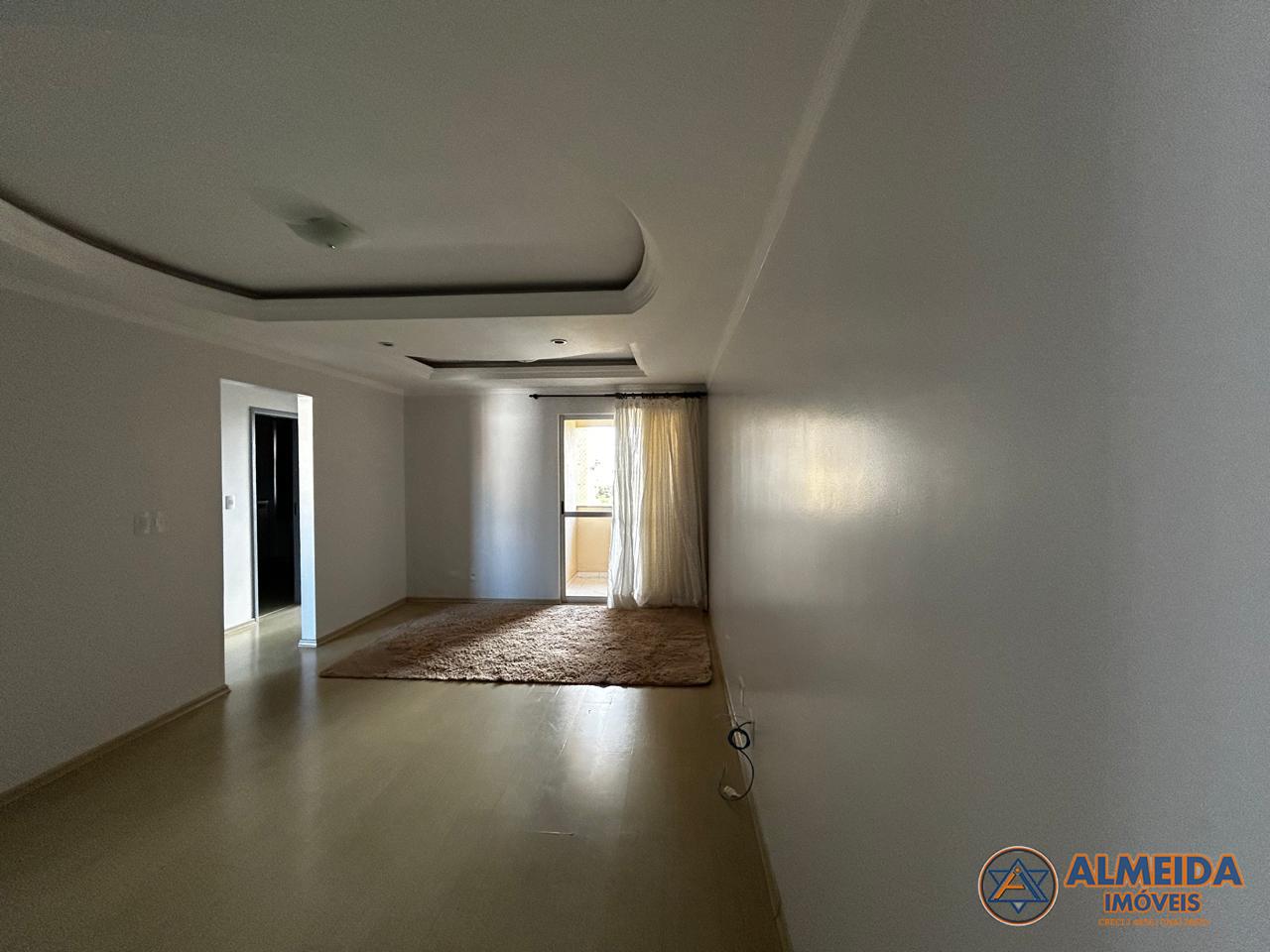 APTO SEMI MOBILIADO COM 3 QUARTOS PRÓXIMO DO COLÉGIO SANTA MARIA