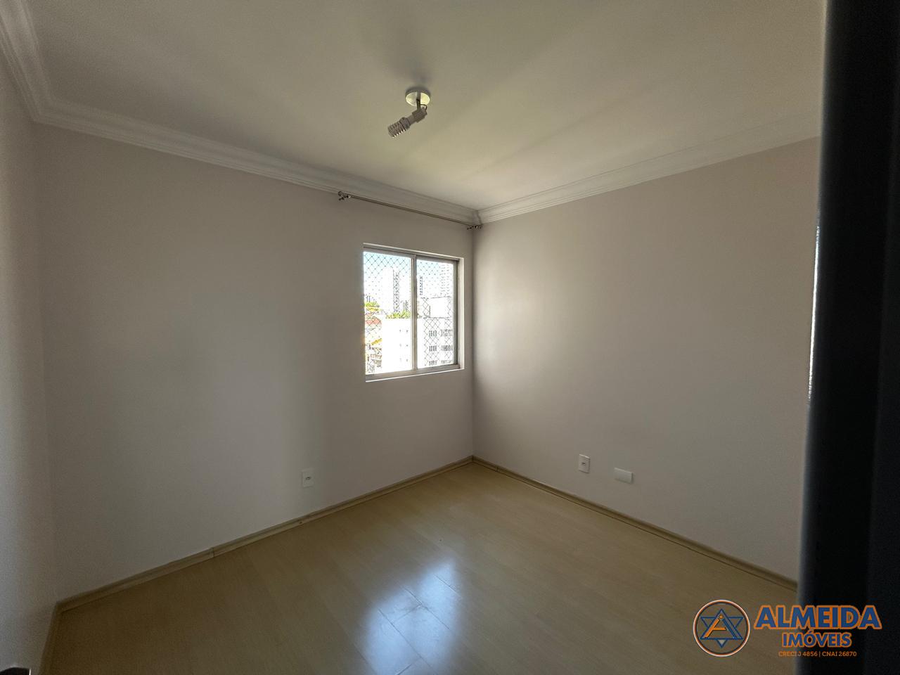 APTO SEMI MOBILIADO COM 3 QUARTOS PRXIMO DO COLGIO SANTA MARIA