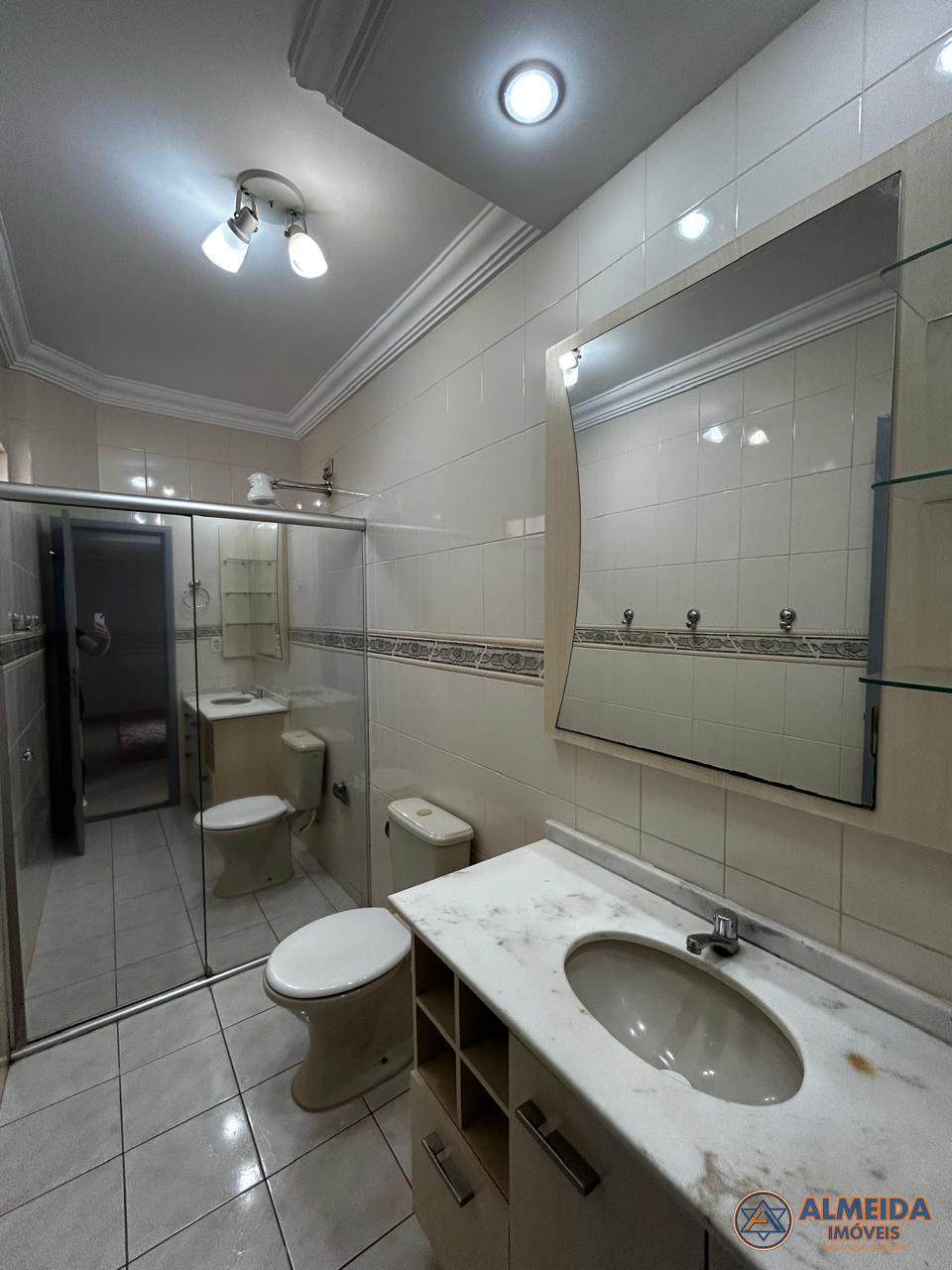 APTO SEMI MOBILIADO COM 3 QUARTOS PRXIMO DO COLGIO SANTA MARIA