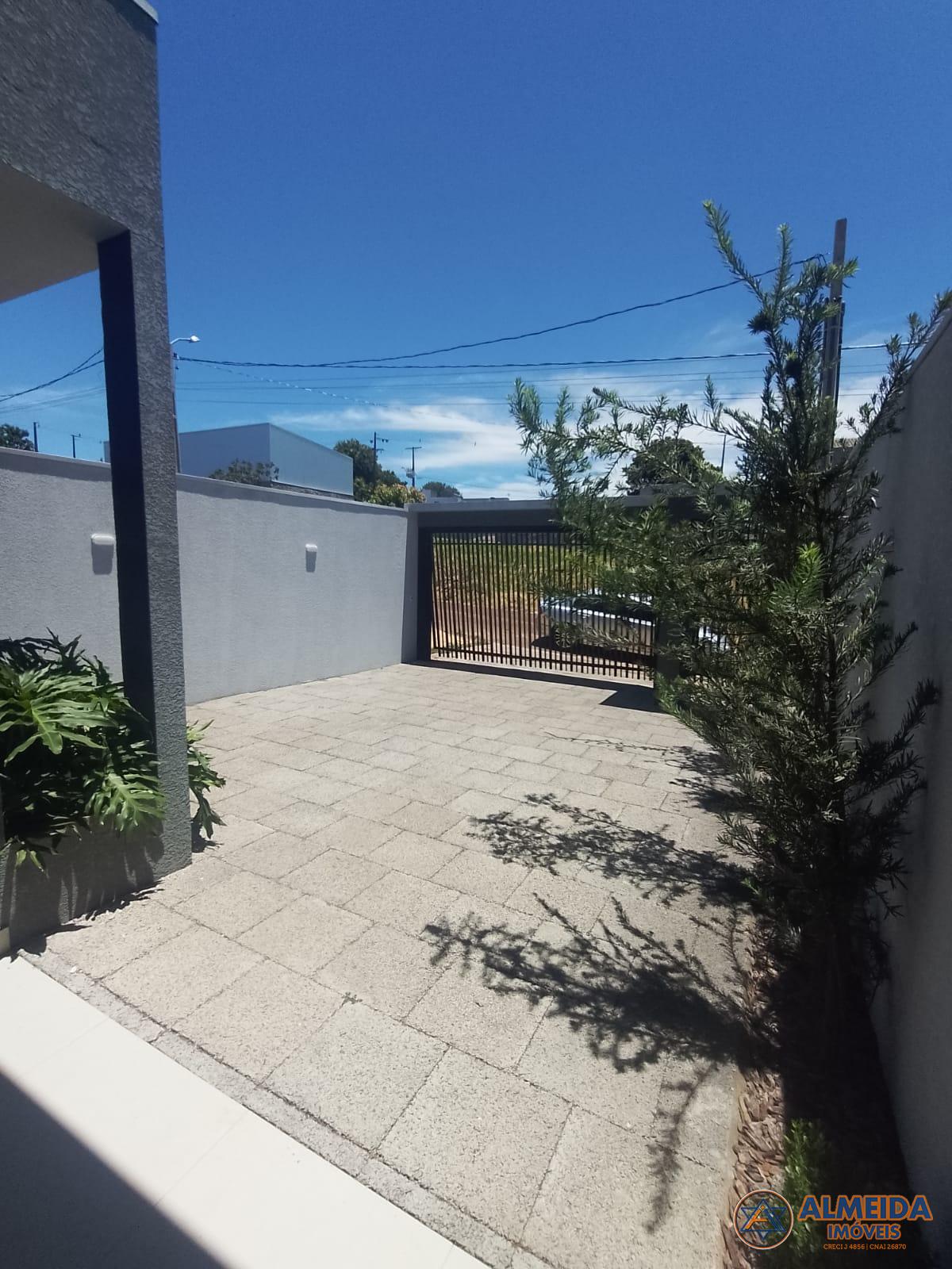 SOBRADOS INVERTIDOS COM FINO ACABAMENTO NO BAIRRO UNIVERSITÁRI...