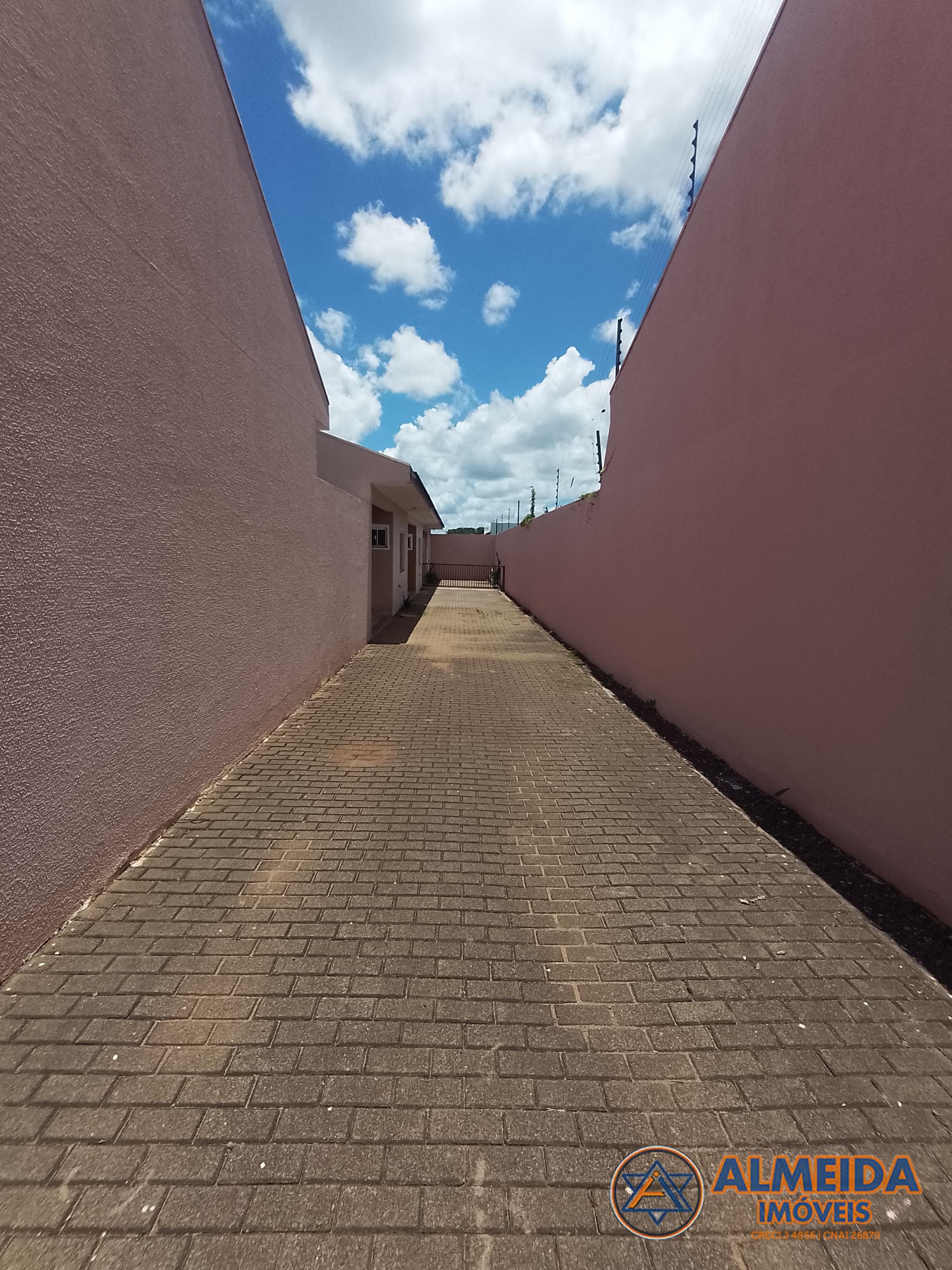 EXCELENTE CASA SEMI MOBILIADA A VENDA NO BAIRRO COQUEIRAL. PRO...