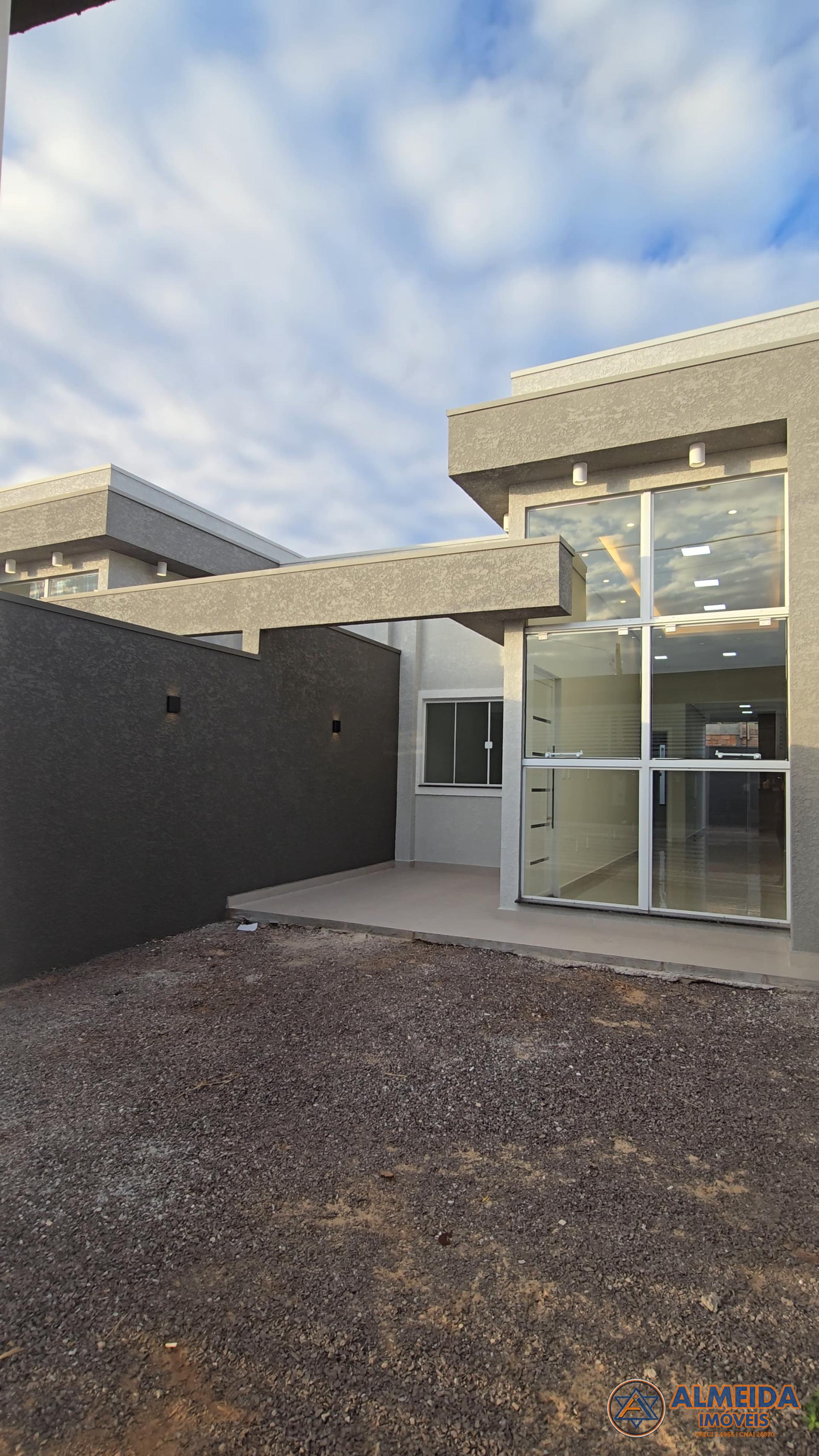 CASA COM FINO PADRÃO DE ACABAMENTO COM SUÍTE NO LOTEAMENTO SIENA