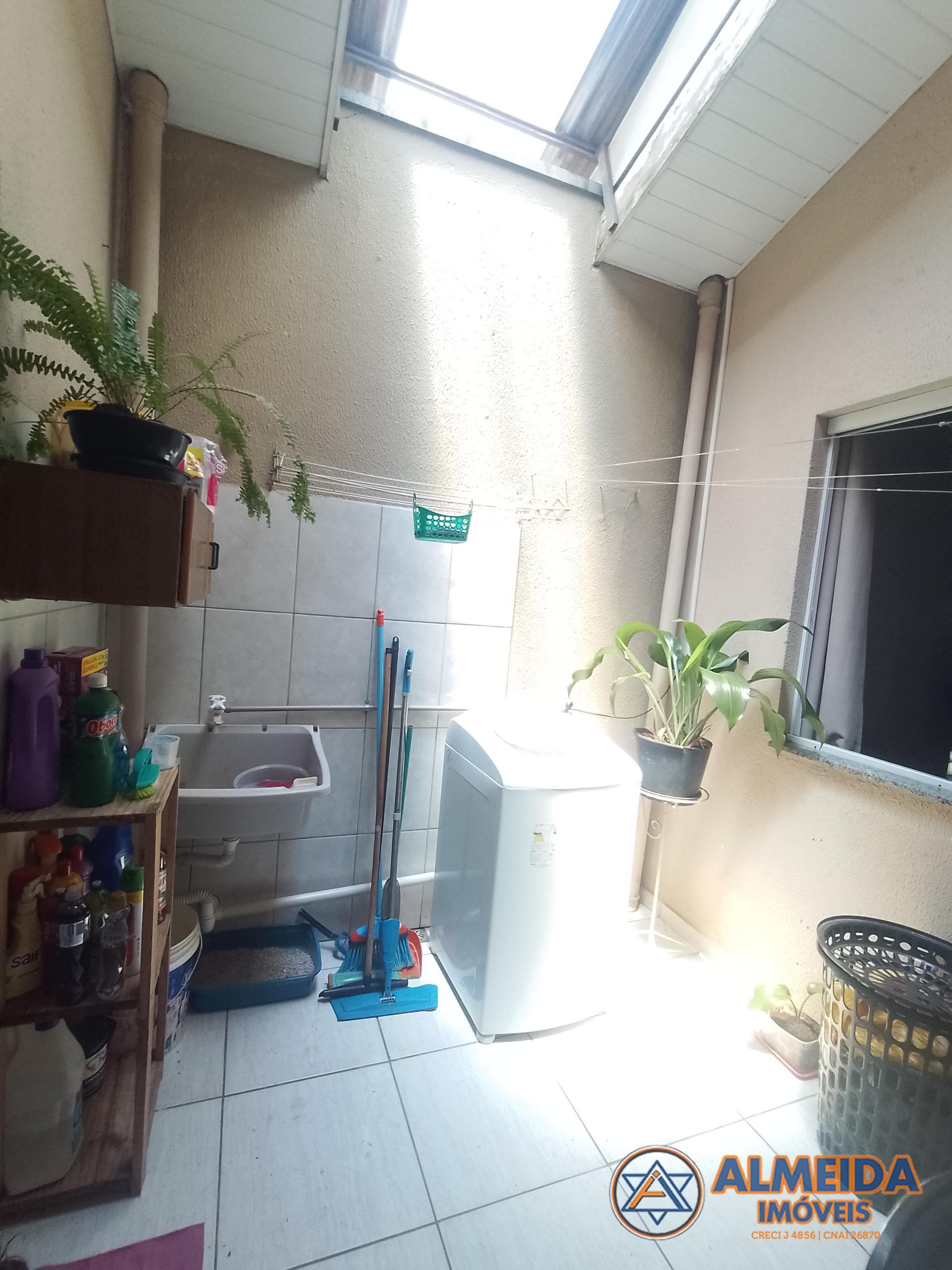 EXCELENTE CASA TRREA PARA VENDA NO RESIDENCIAL LINKE, TIMA LOCALIZAO NO BAIRRO SANTA FELICIDADE.