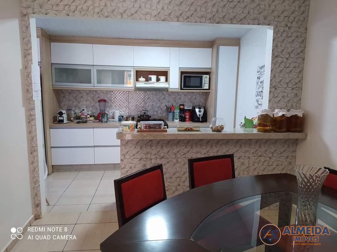 EXCELENTE CASA COM 03 QUARTOS PARA VENDA LOCALIZADA NO BAIRRO ...