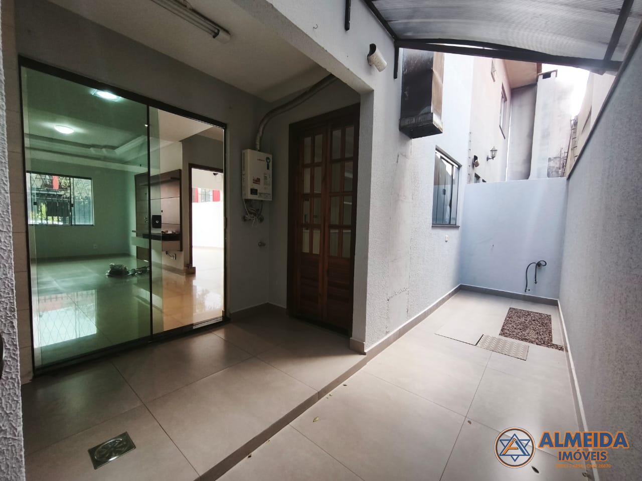 SOBRADO SEMI MOBILIADO COM SUÍTE   2 QUARTOS PRÓXIMO DO CLUBE ...