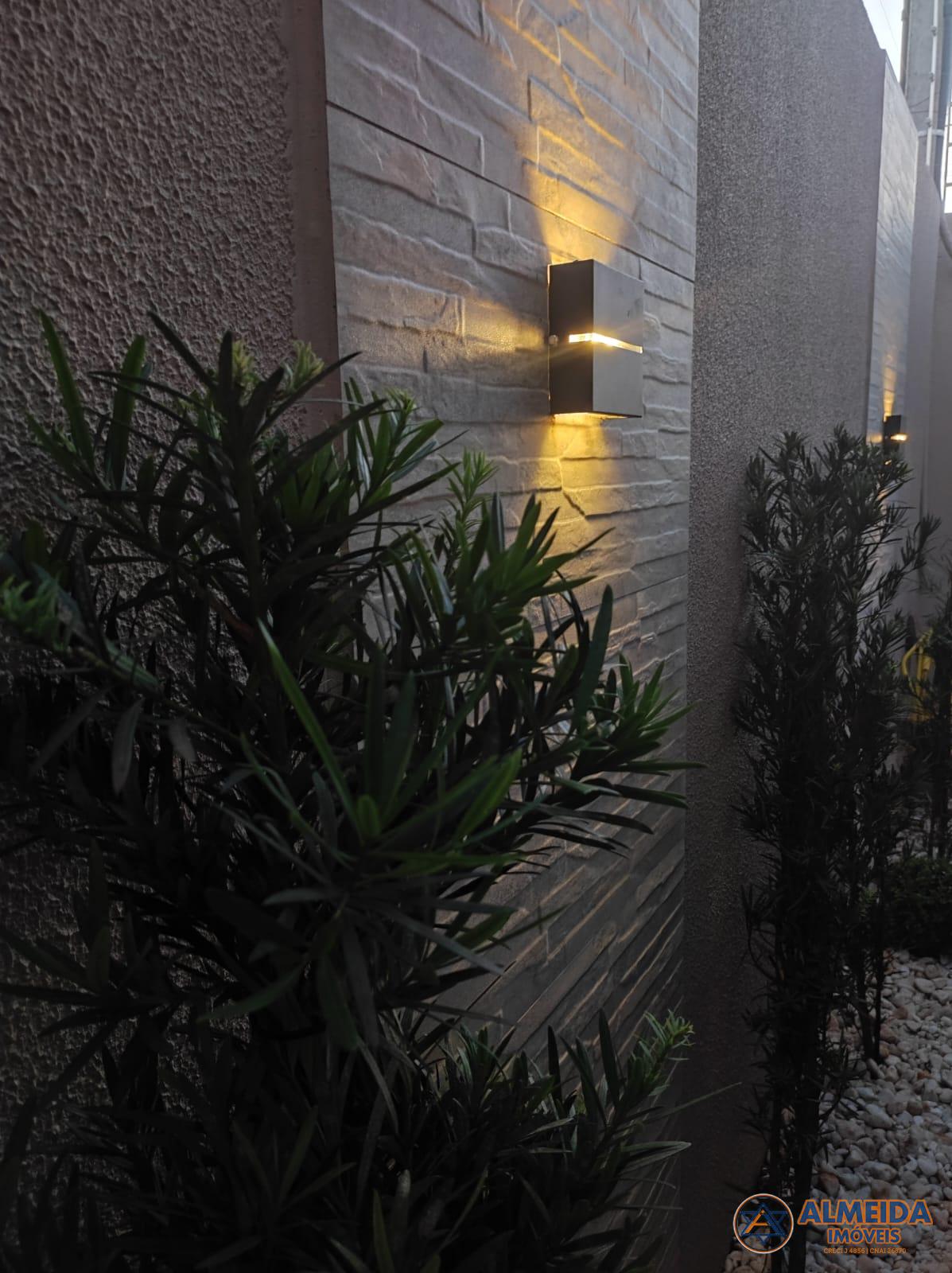 CASA SEMI NOVA COM EDÍCULA E MOVEIS PLANEJADOS NO LOTEAMENTO F...