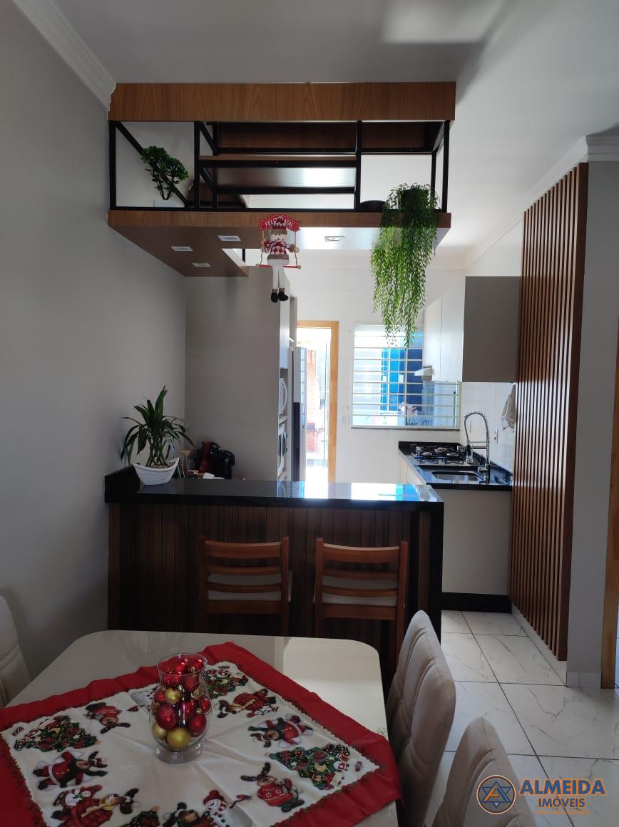 CASA SEMI NOVA COM EDÍCULA E MOVEIS PLANEJADOS NO LOTEAMENTO F...