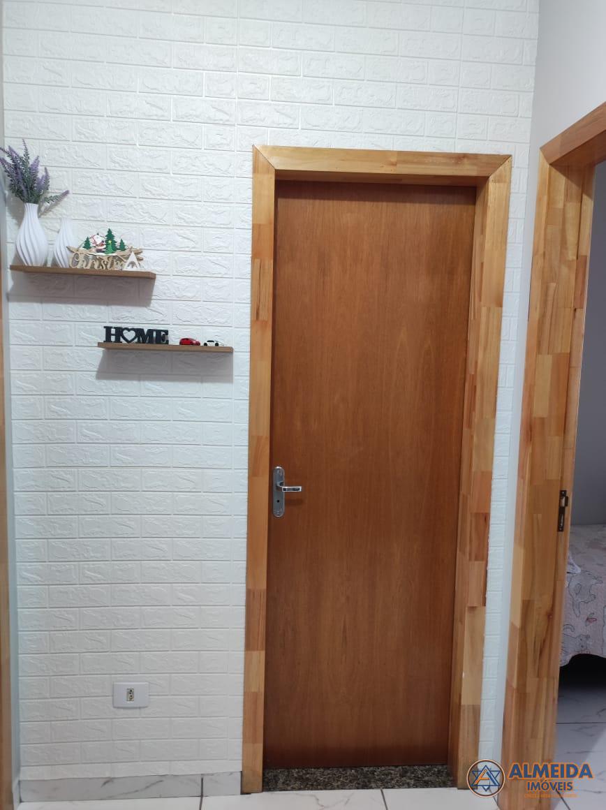 CASA SEMI NOVA COM EDCULA E MOVEIS PLANEJADOS NO LOTEAMENTO FLORAIS