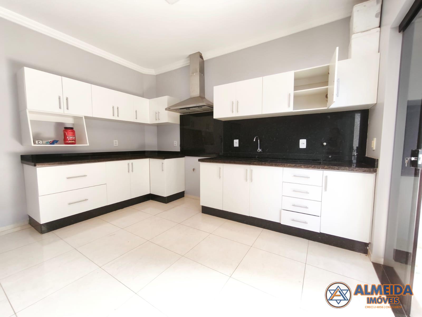 AMPLO SOBRADO PARA LOCAO NO BAIRRO TROPICAL PRXIMO AO CLUBE COMERCIAL