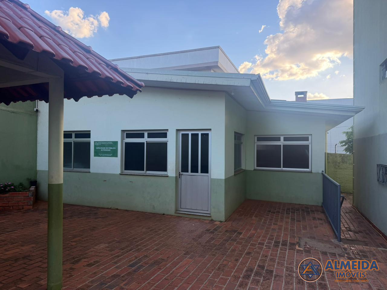 APTO COM 2 QUARTOS SEMI MOBILIADO EM EXCELENTE LOCALIZAÇÃO NO ...