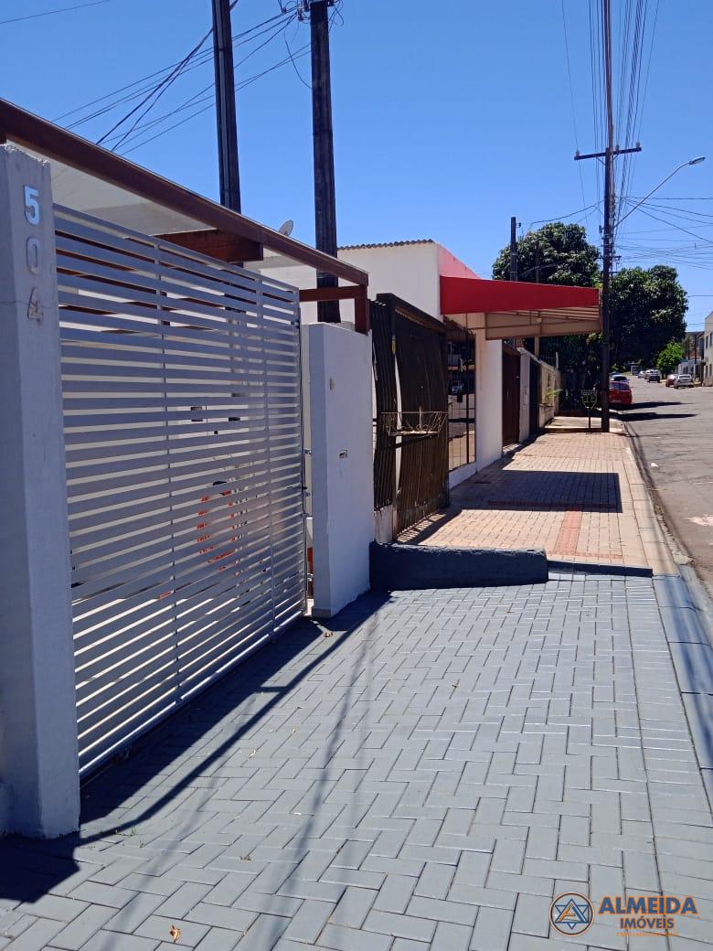 CASA  AMPLA À VENDA PARA QUEM BUSCA CONFORTO, ESPAÇO - BAIRRO ...