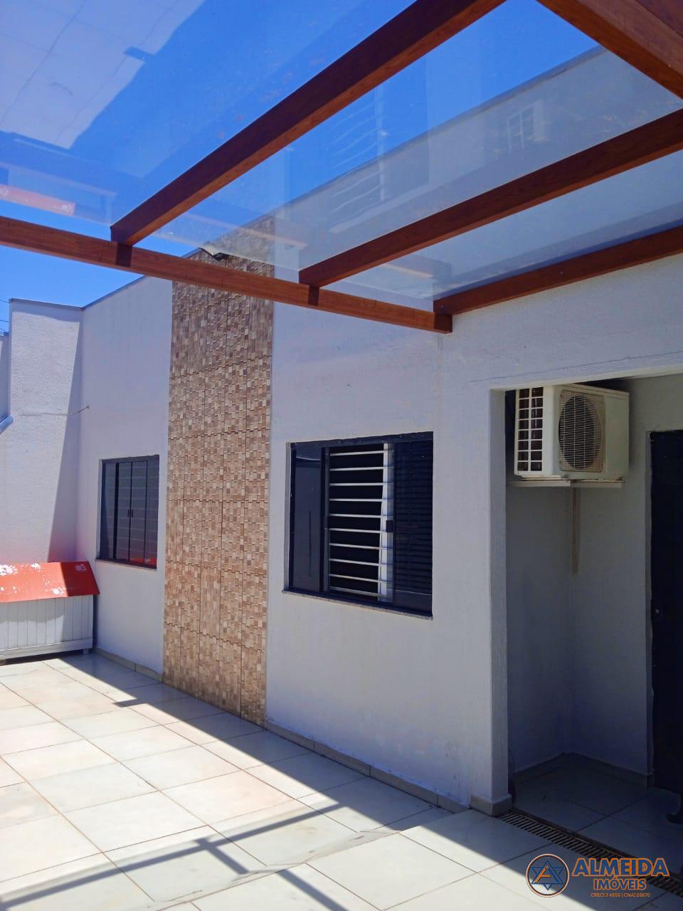 CASA  AMPLA À VENDA PARA QUEM BUSCA CONFORTO, ESPAÇO - BAIRRO ...