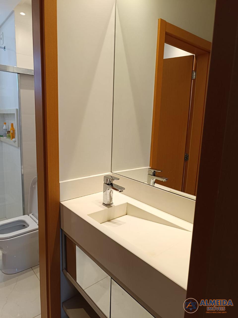 RESIDENCIAL MONTERREY NO CENTRO DE CASCAVEL, SEMI MOBILIADO COM SUTE E 2 QUARTOS