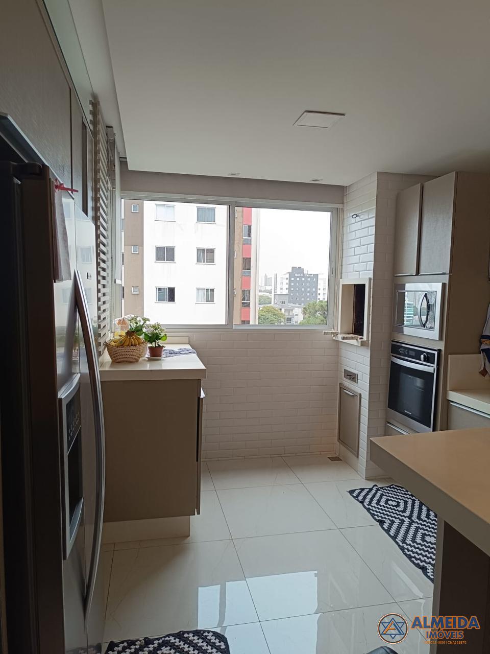 RESIDENCIAL MONTERREY NO CENTRO DE CASCAVEL, SEMI MOBILIADO COM SUTE E 2 QUARTOS