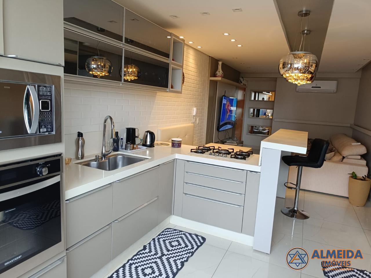 RESIDENCIAL MONTERREY NO CENTRO DE CASCAVEL, SEMI MOBILIADO COM SUTE E 2 QUARTOS