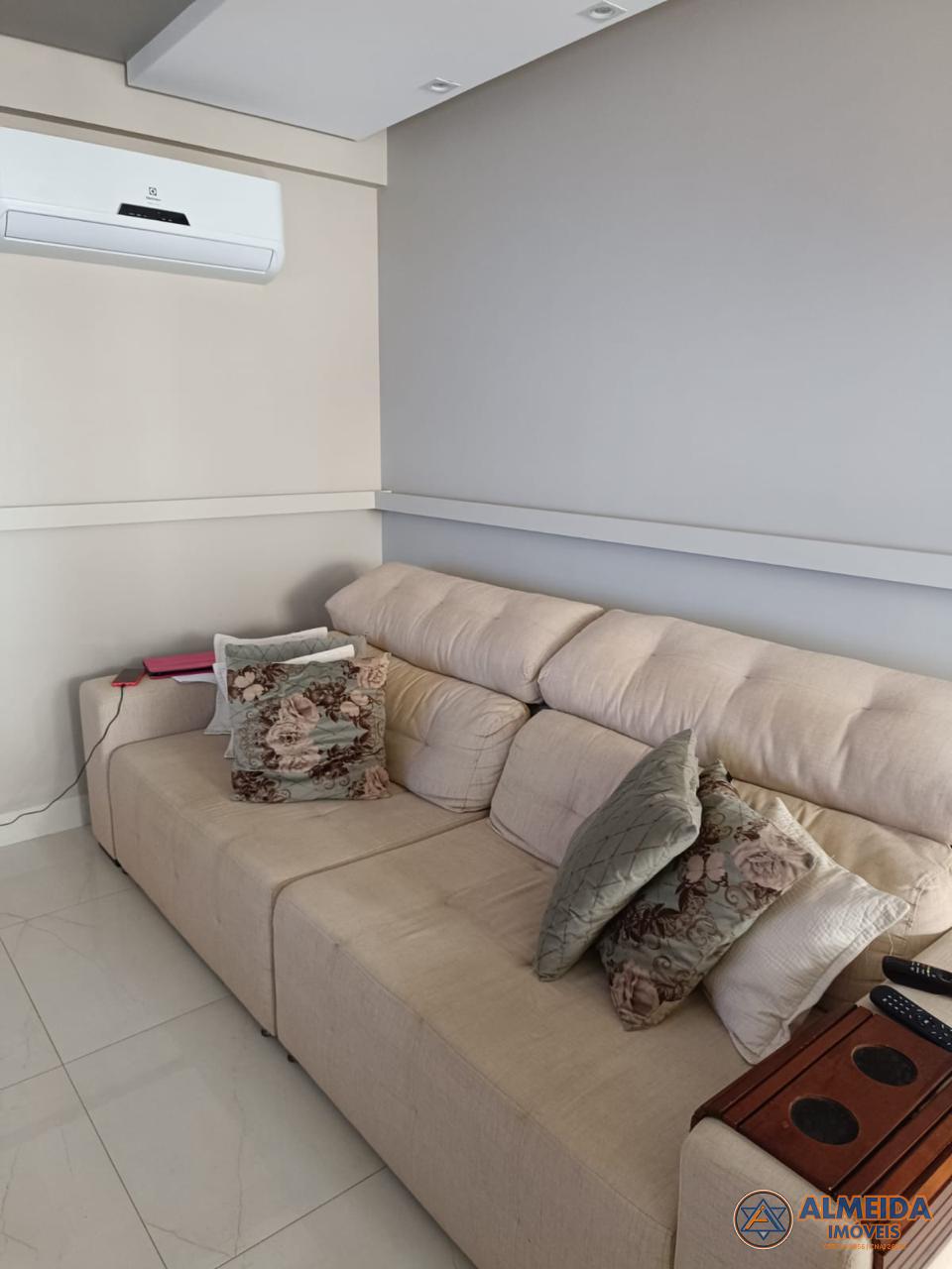 RESIDENCIAL MONTERREY NO CENTRO DE CASCAVEL, SEMI MOBILIADO COM SUTE E 2 QUARTOS