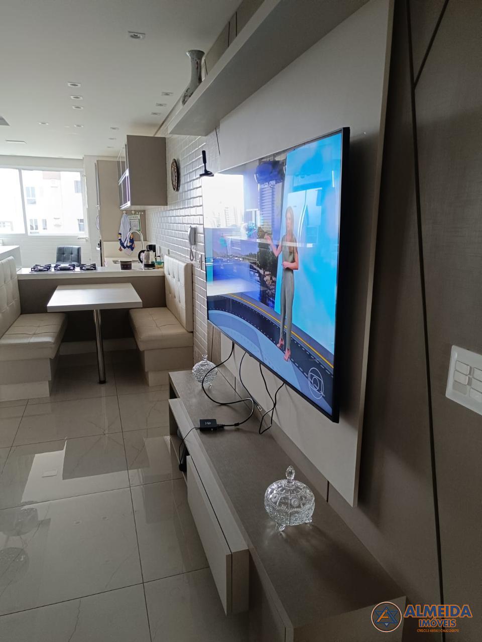 RESIDENCIAL MONTERREY NO CENTRO DE CASCAVEL, SEMI MOBILIADO COM SUTE E 2 QUARTOS