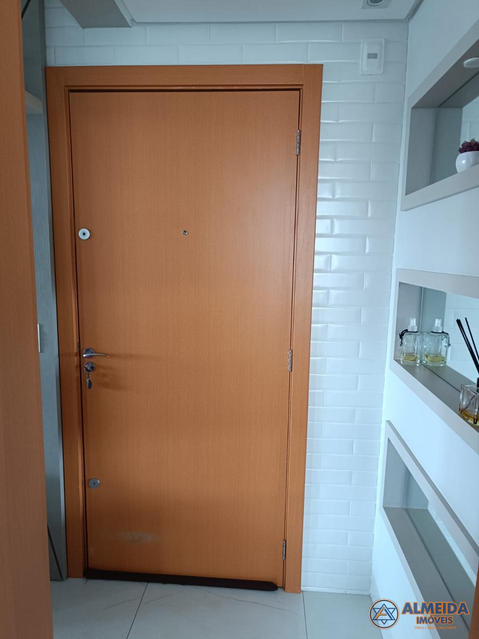 RESIDENCIAL MONTERREY NO CENTRO DE CASCAVEL, SEMI MOBILIADO COM SUTE E 2 QUARTOS