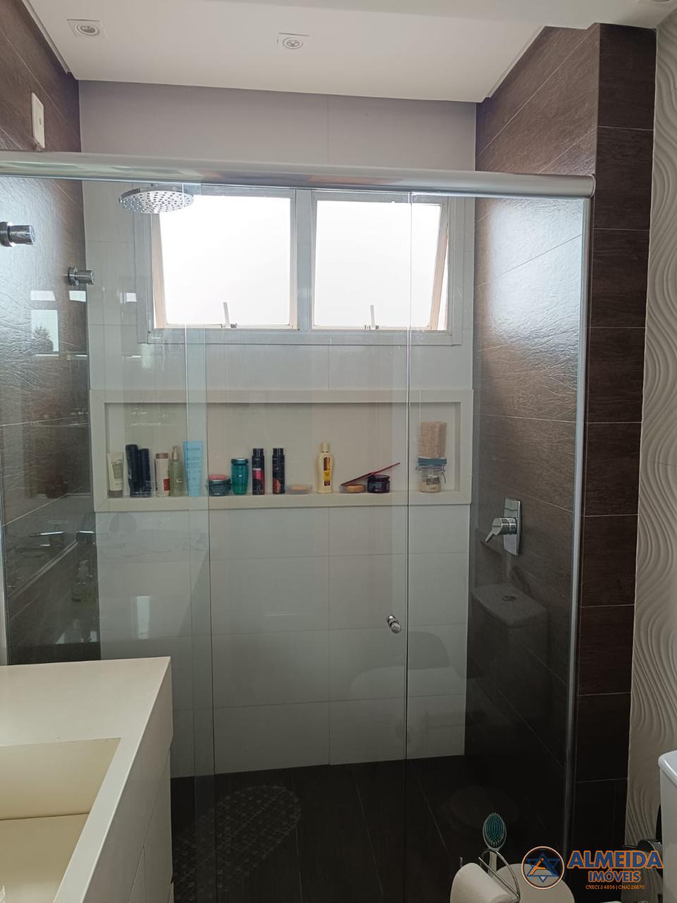 RESIDENCIAL MONTERREY NO CENTRO DE CASCAVEL, SEMI MOBILIADO COM SUTE E 2 QUARTOS