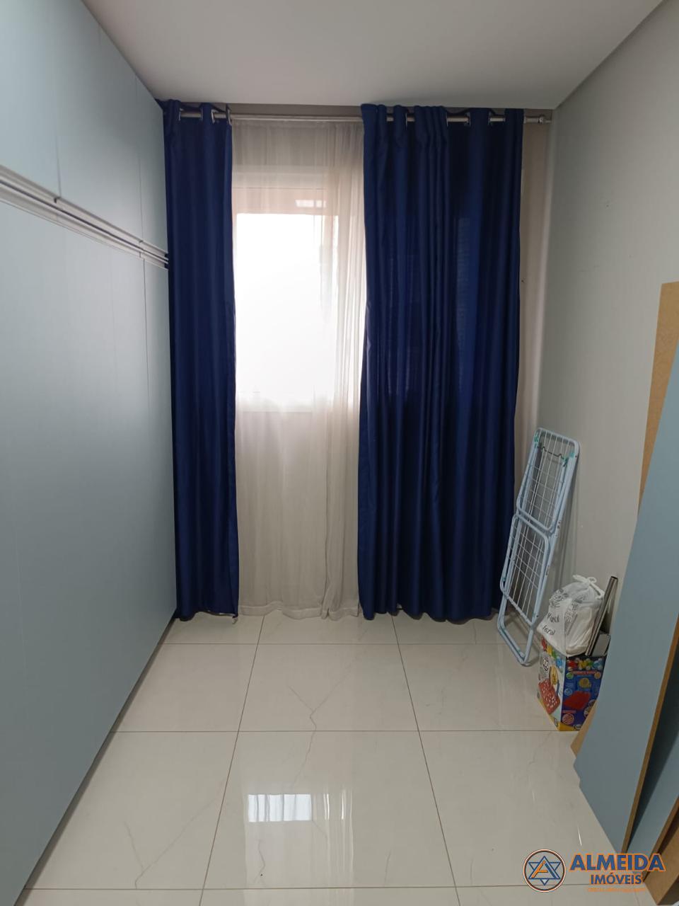 RESIDENCIAL MONTERREY NO CENTRO DE CASCAVEL, SEMI MOBILIADO COM SUTE E 2 QUARTOS