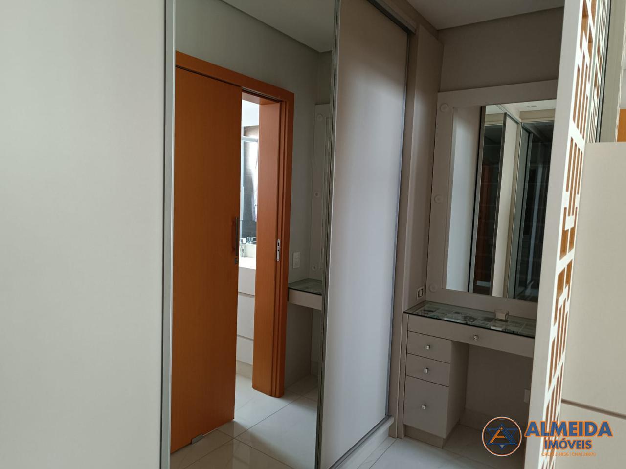 RESIDENCIAL MONTERREY NO CENTRO DE CASCAVEL, SEMI MOBILIADO COM SUTE E 2 QUARTOS