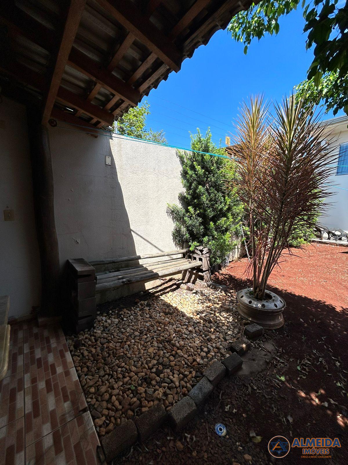 CASA SEMI MOBILIADA COM SOBRA DE TERRENO NO BAIRRO BRASMADEIRA...