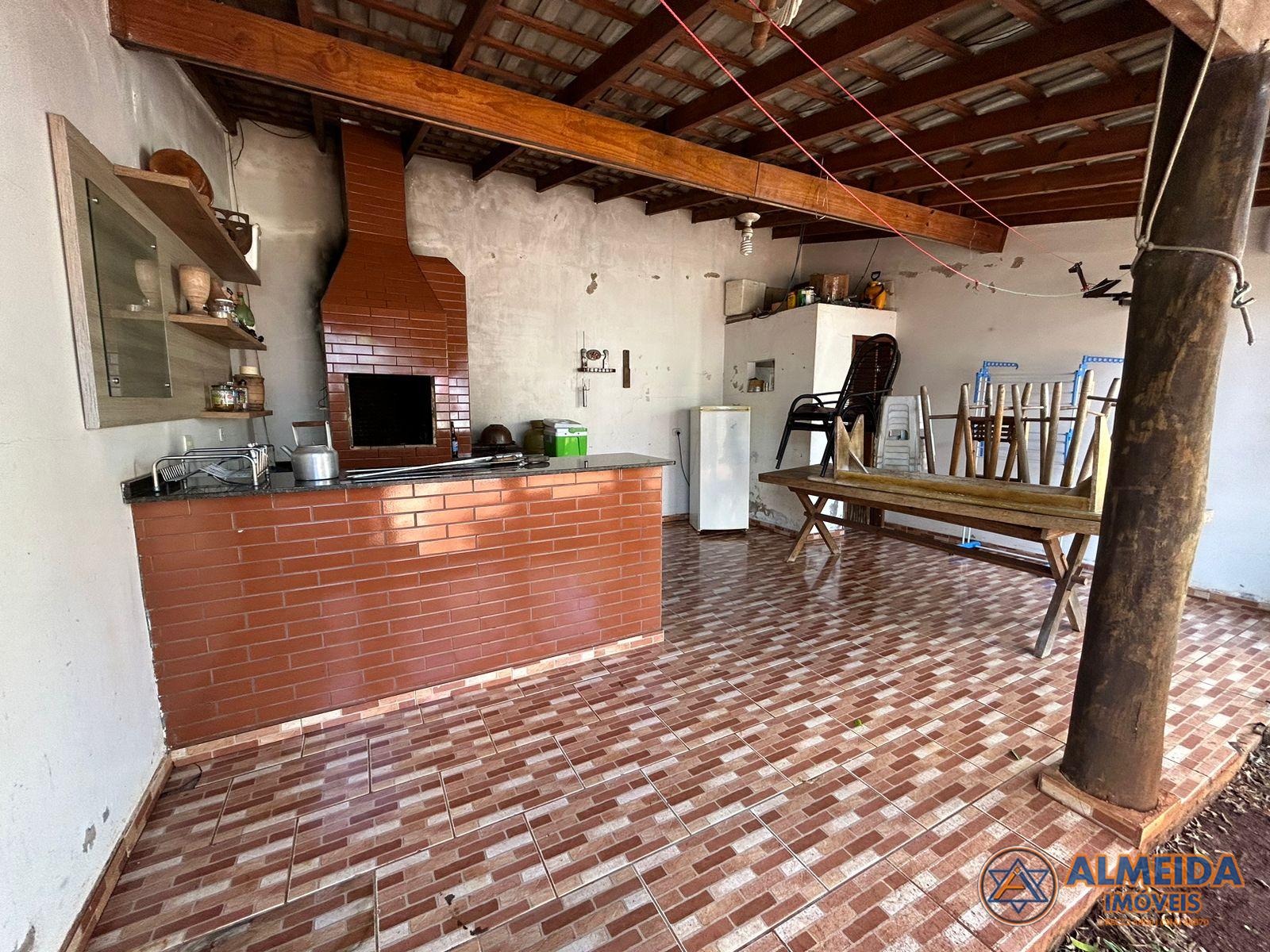 CASA SEMI MOBILIADA COM SOBRA DE TERRENO NO BAIRRO BRASMADEIRA...