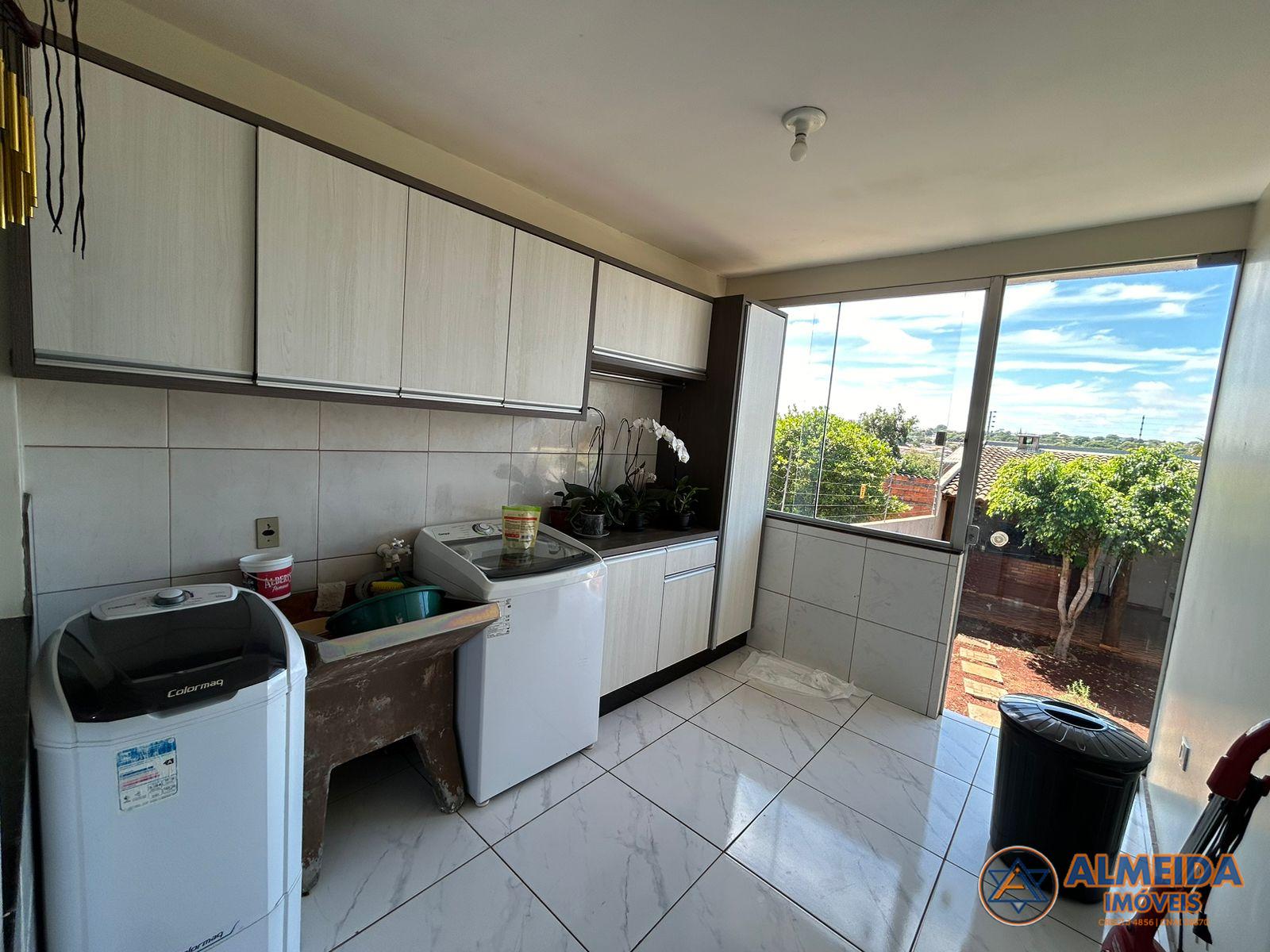 CASA SEMI MOBILIADA COM SOBRA DE TERRENO NO BAIRRO BRASMADEIRA , COM 2 QUARTOS