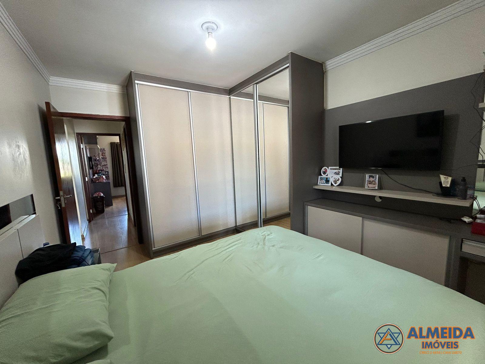 CASA SEMI MOBILIADA COM SOBRA DE TERRENO NO BAIRRO BRASMADEIRA , COM 2 QUARTOS