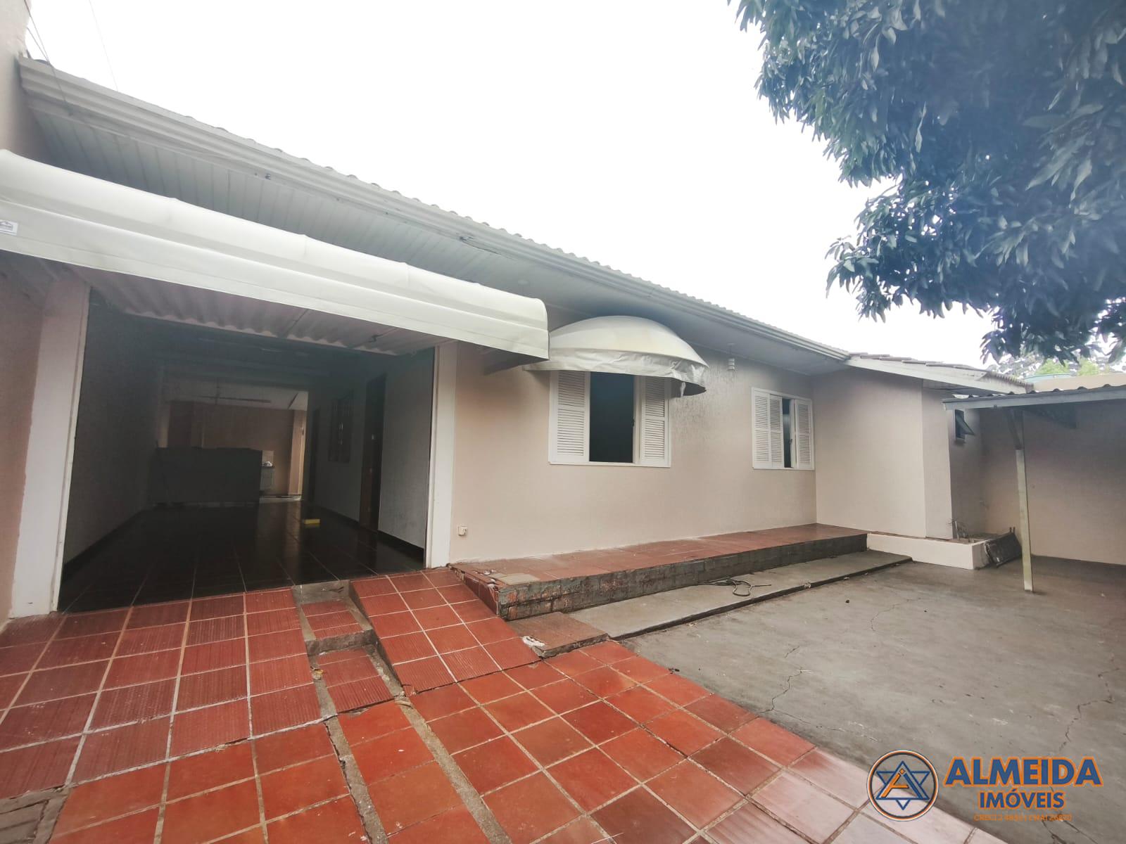 CASA AMPLA RESIDENCIAL OU COMERCIAL PRÓXIMO AO CLUBE COMERCIAL