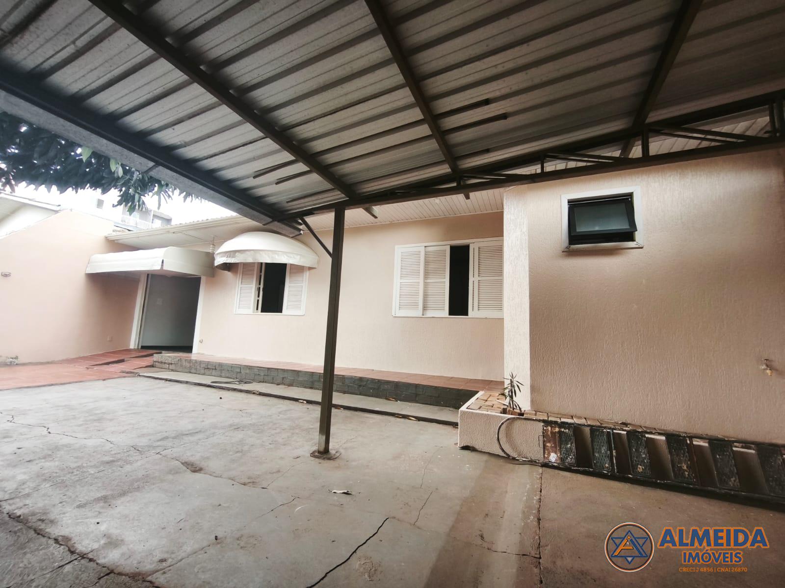 CASA AMPLA RESIDENCIAL OU COMERCIAL PRÓXIMO AO CLUBE COMERCIAL