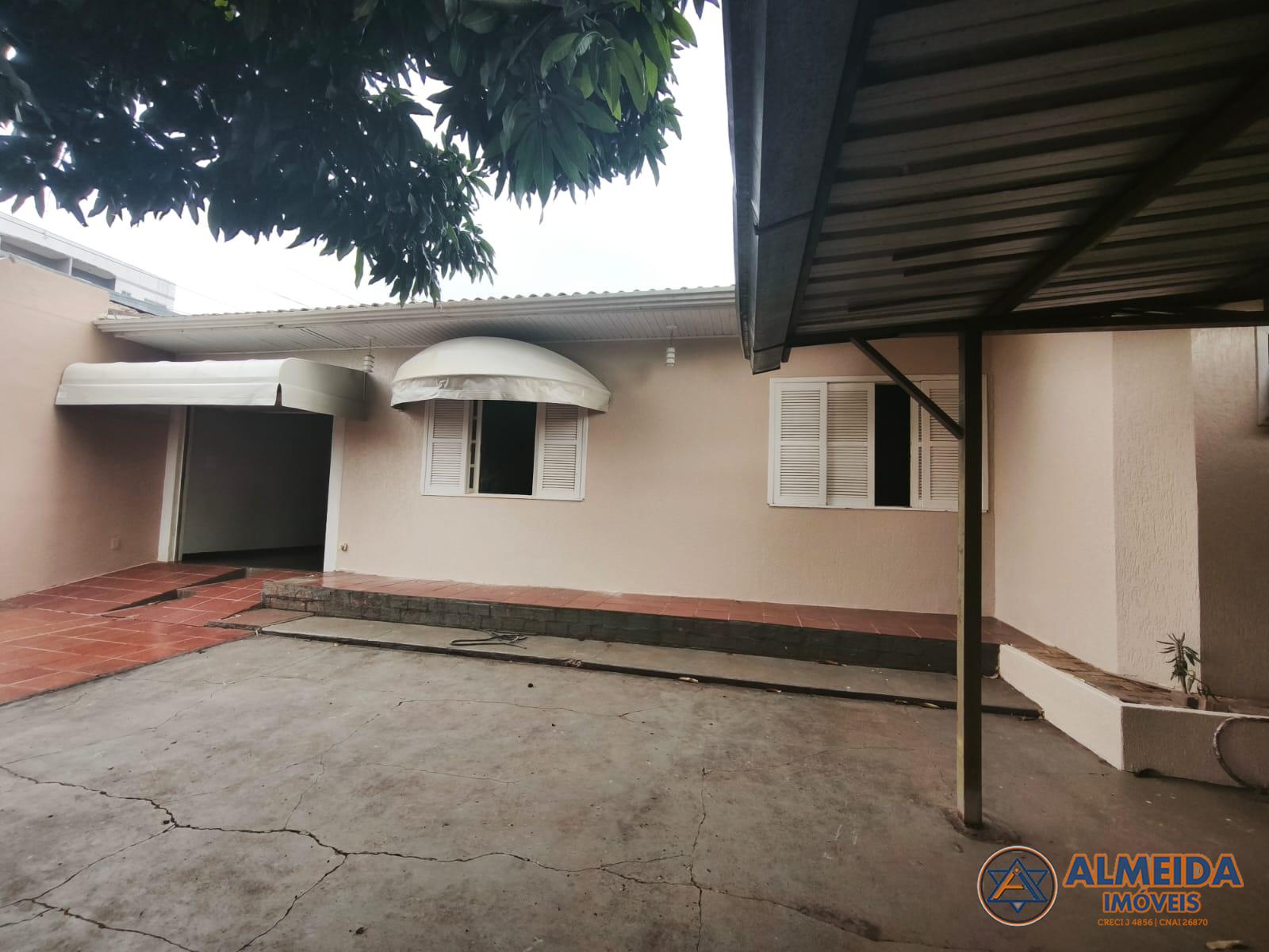 CASA AMPLA RESIDENCIAL OU COMERCIAL PRÓXIMO AO CLUBE COMERCIAL