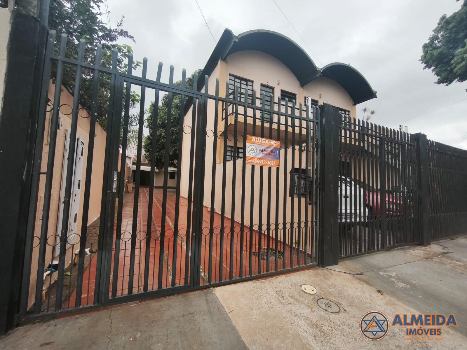 CASA AMPLA RESIDENCIAL OU COMERCIAL PRÓXIMO AO CLUBE COMERCIAL