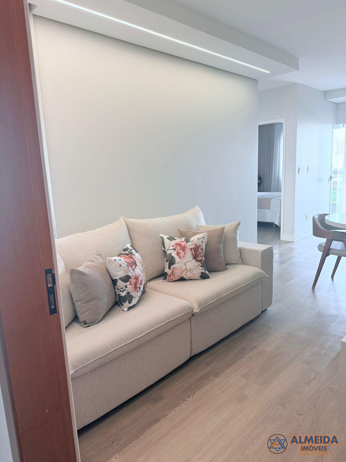 EXCELENTE APARTAMENTO PARA VENDA  REFORMADO E DECORADO NO RESI...