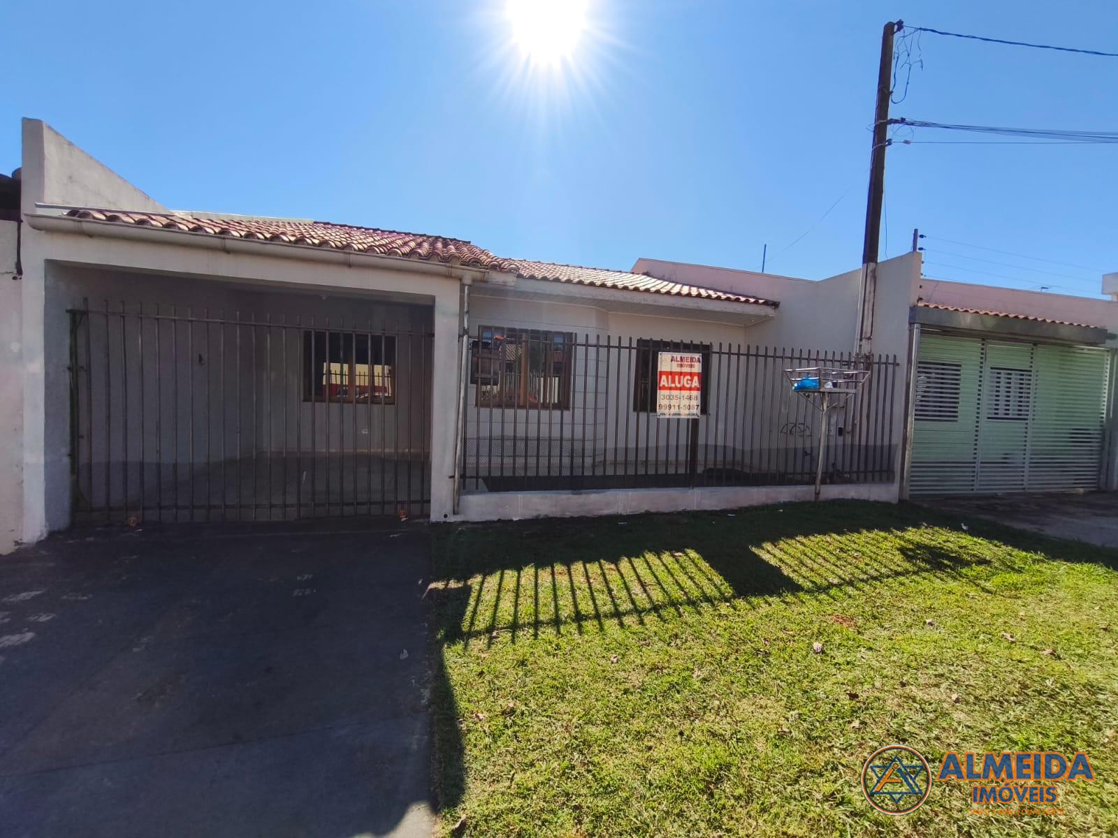EXCELENTE CASA PARA LOCAÇÃO COM SUITE + 2 QUARTOS PRÓXIMO DA U...