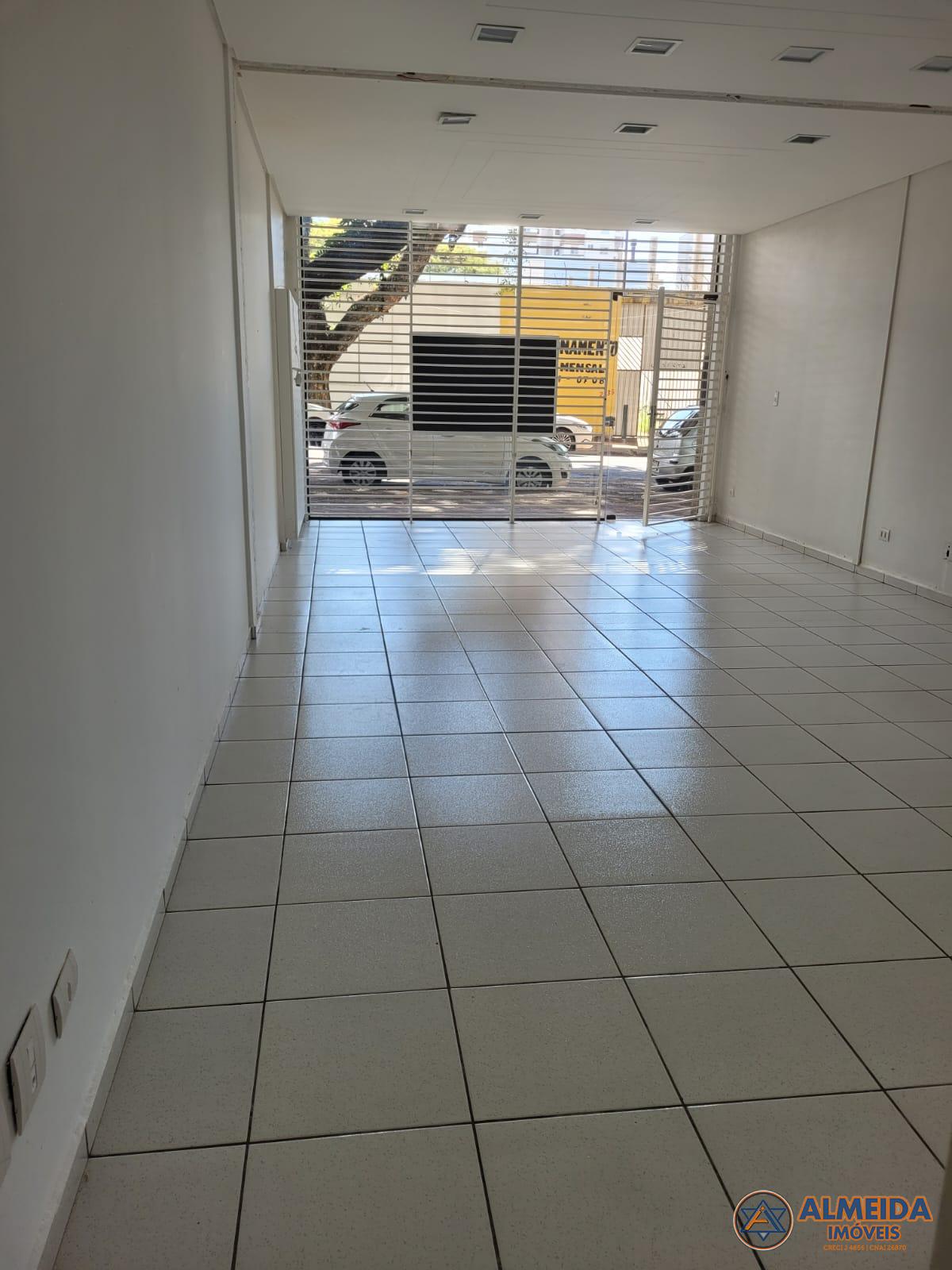 EXCELENTE SALA COMERCIAL PARA LOCAÇÃO NA A RUA MANOEL RIBAS ES...