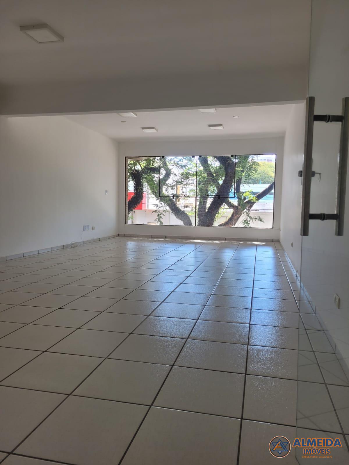 EXCELENTE SALA COMERCIAL PARA LOCAÇÃO NA A RUA MANOEL RIBAS ES...