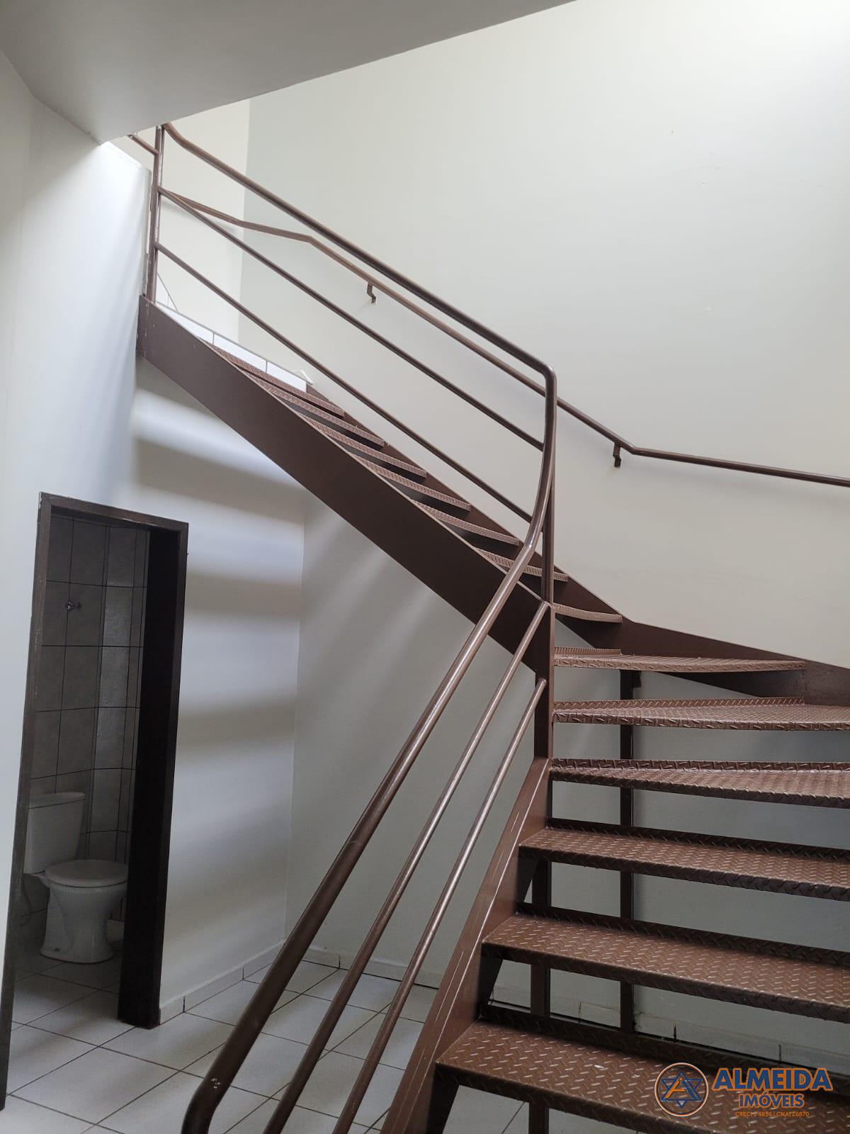 EXCELENTE SALA COMERCIAL PARA LOCAO NA A RUA MANOEL RIBAS ESQUINA COM AV. BRASIL - CENTRO