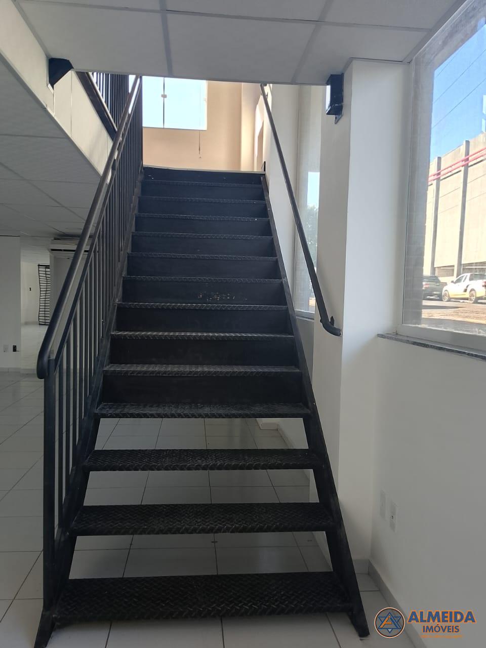 SALA COMERCIAL DE ESQUINA EM EXCELENTE LOCALIZAO PRXIMO DA PREFEITURA