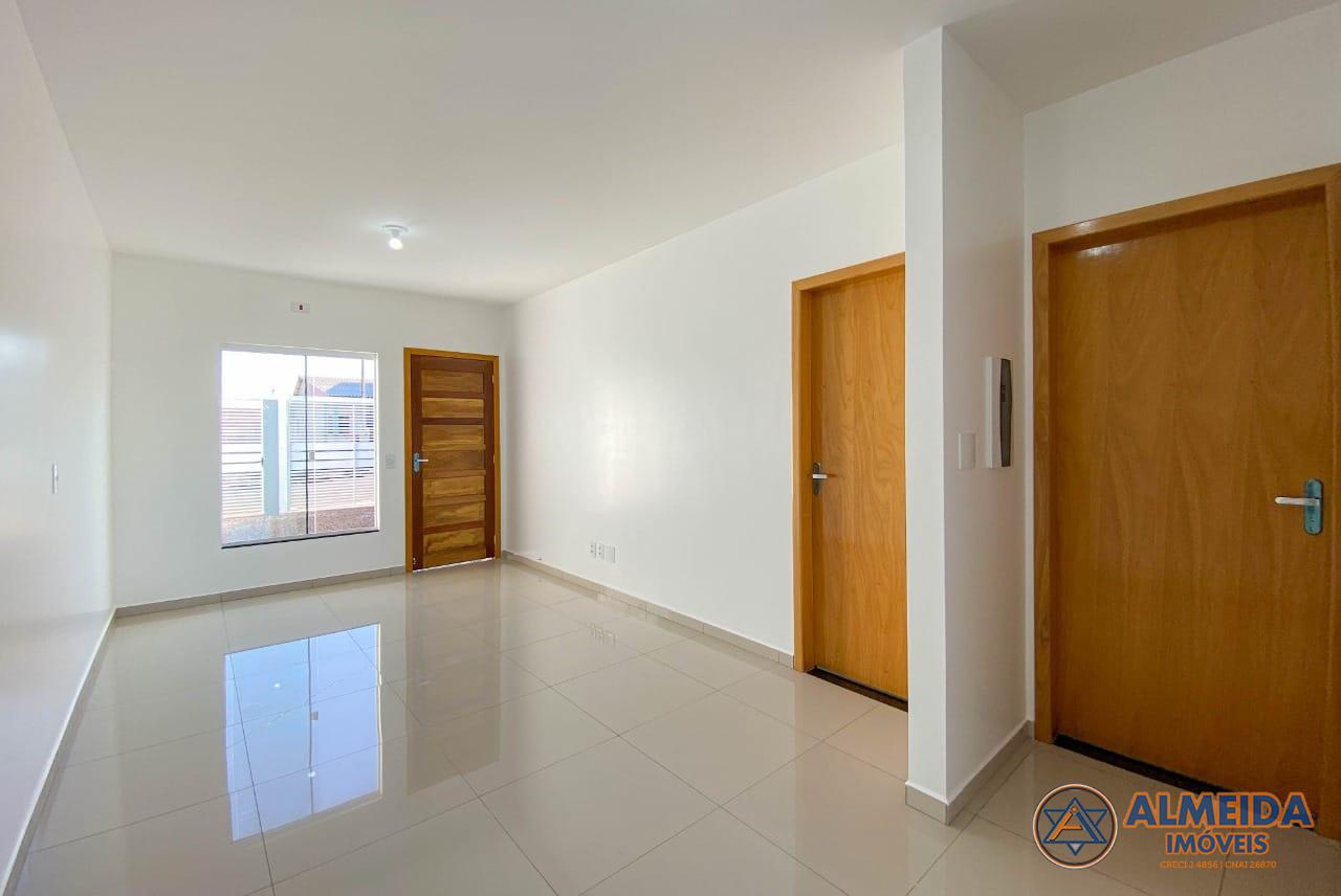 CASAS NA PLANTA PARA VENDA COM SOBRA DE TERRENO LOCALIZADO JARDIM VENEZA NO BAIRRO CASCAVEL VELHO.