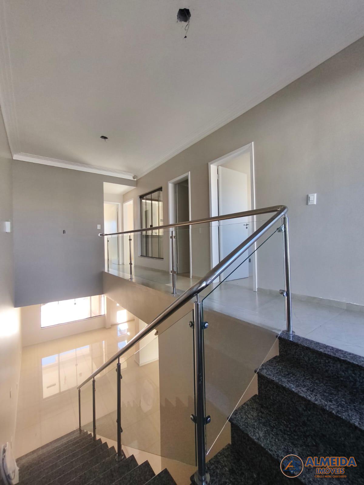 SOBRADO COM 178M2 NO BAIRRO ESMERALDA PROXIMIDADES DO ESTDIO