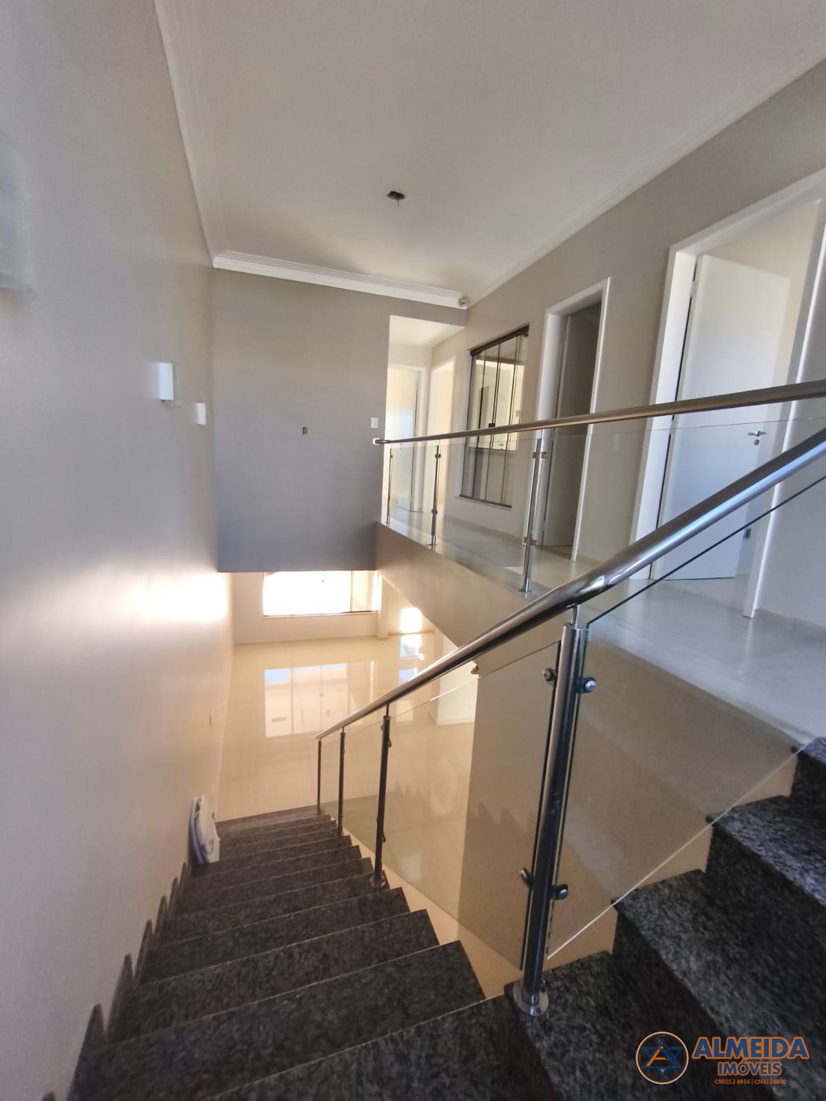 SOBRADO COM 178M2 NO BAIRRO ESMERALDA PROXIMIDADES DO ESTDIO